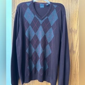 Men’s fine gauge vneck argyle sweater.Maroon/charcoal gray. Arrow Brand